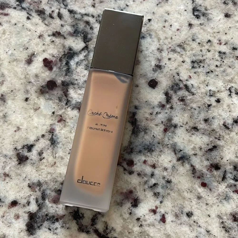 Doucce Caché Crème‎ Satin Foundation Color: YD11 (Yellow Undertone Dark)